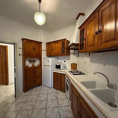 Ginny's Apartment Rom